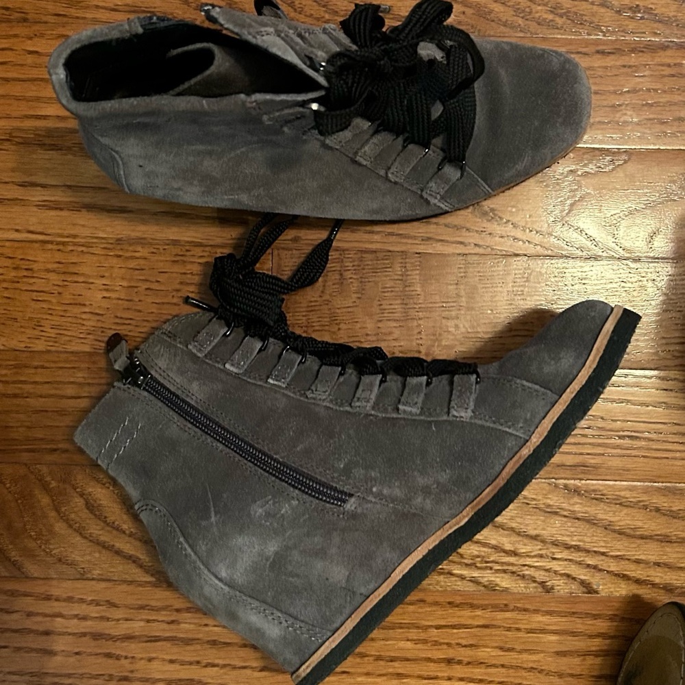 Womens EARTH brand suede boots, size 6